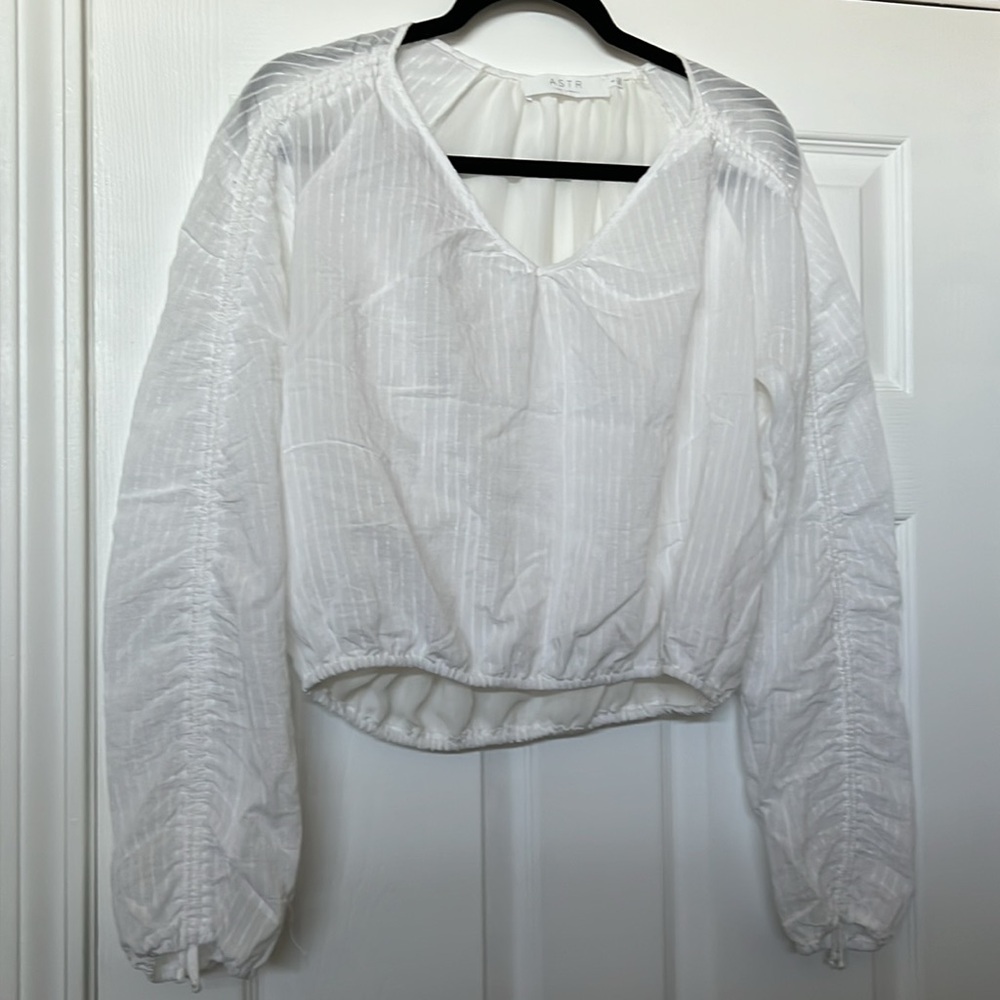 Astr White V-Neck Ruched Sleeve Blouse - Medium